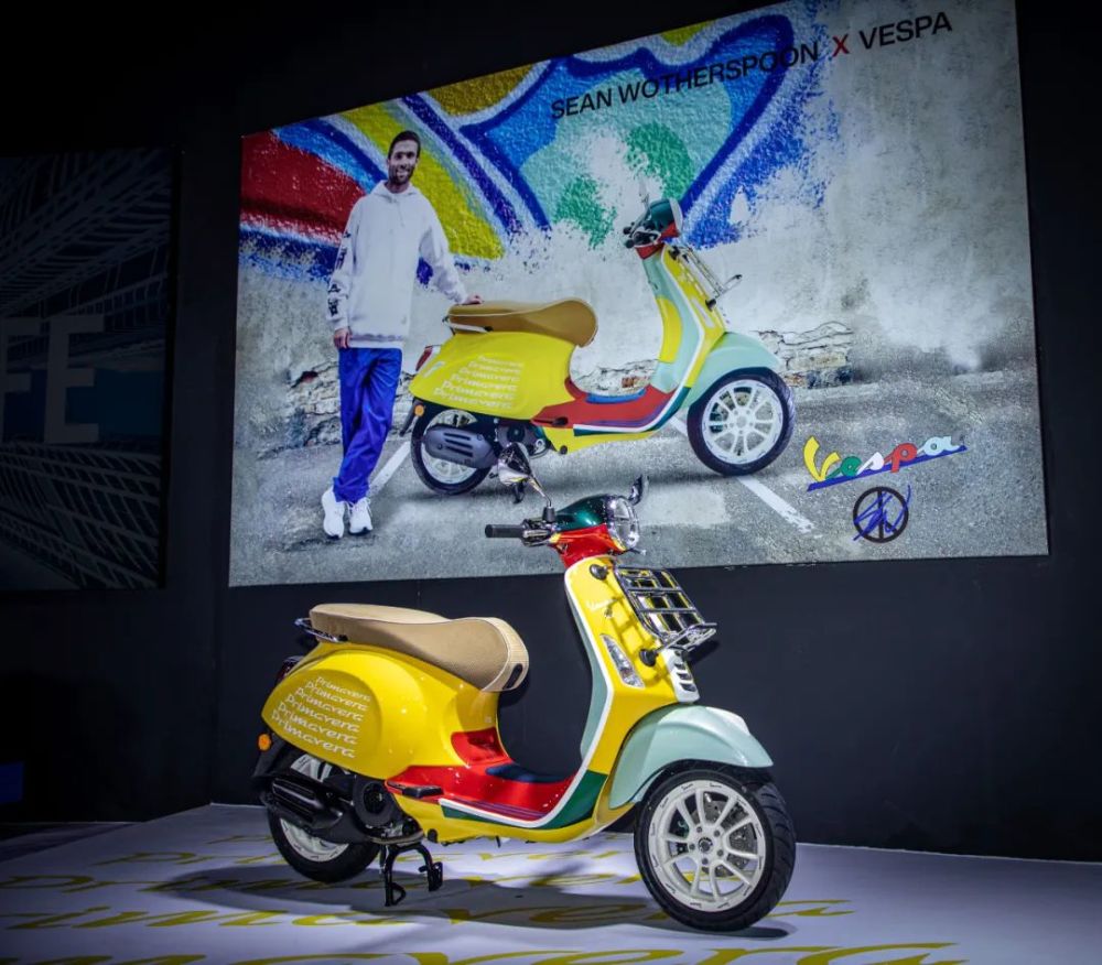 34000元vespa150中国红特别版发布,比亚乔旗下全系车型展出_腾讯新闻