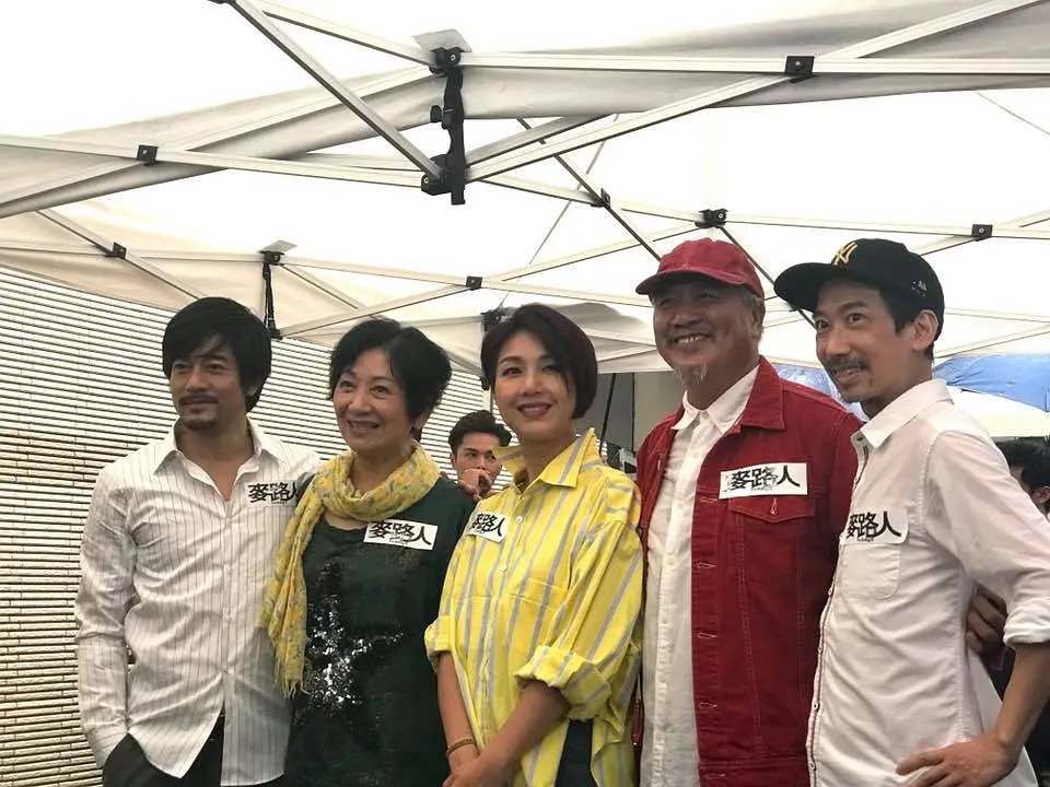 万梓良|万梓良这是怎么了？才63岁胡子花白头发稀疏，跟郭富城形同两代人