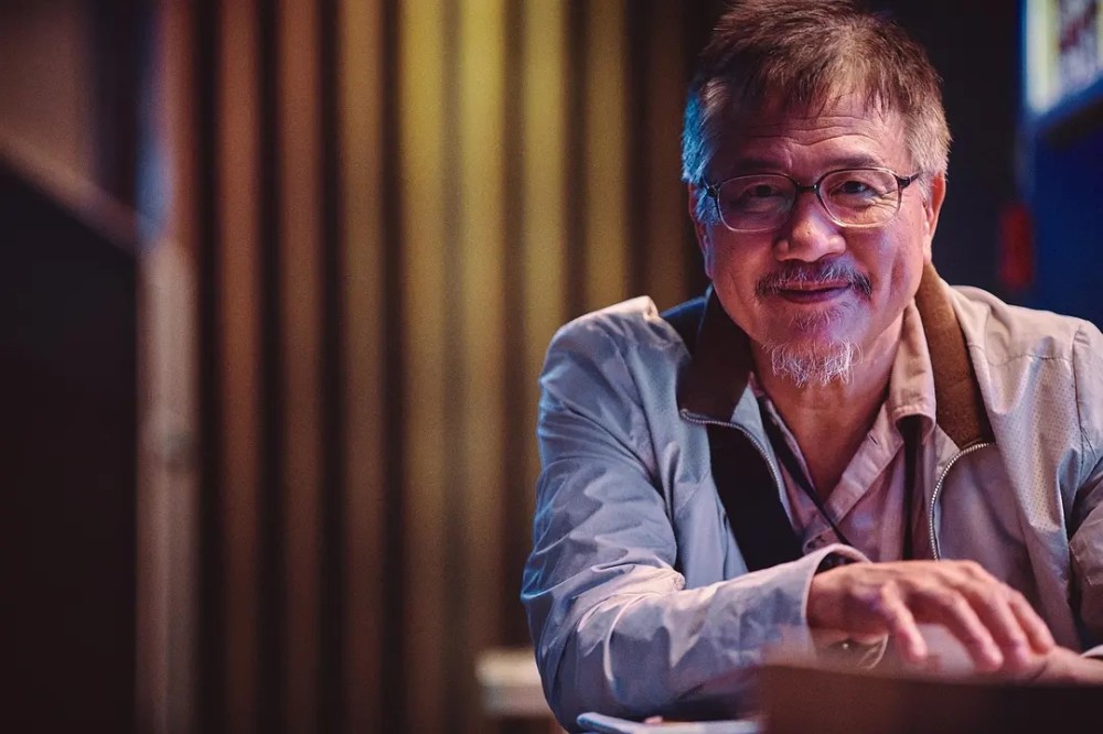 万梓良|万梓良这是怎么了？才63岁胡子花白头发稀疏，跟郭富城形同两代人