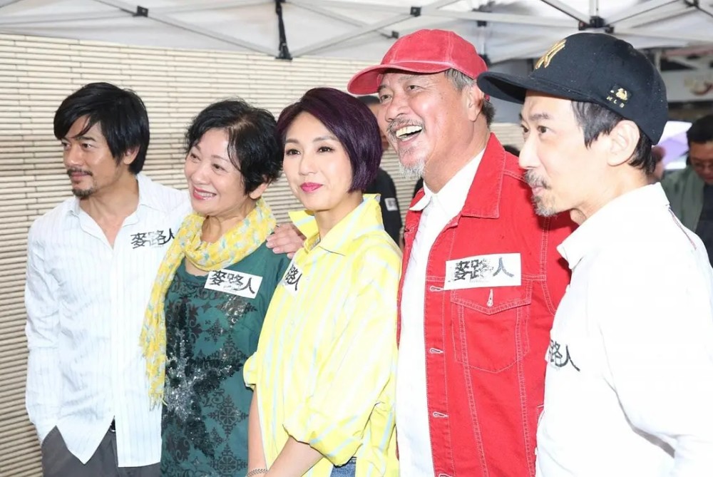 万梓良|万梓良这是怎么了？才63岁胡子花白头发稀疏，跟郭富城形同两代人