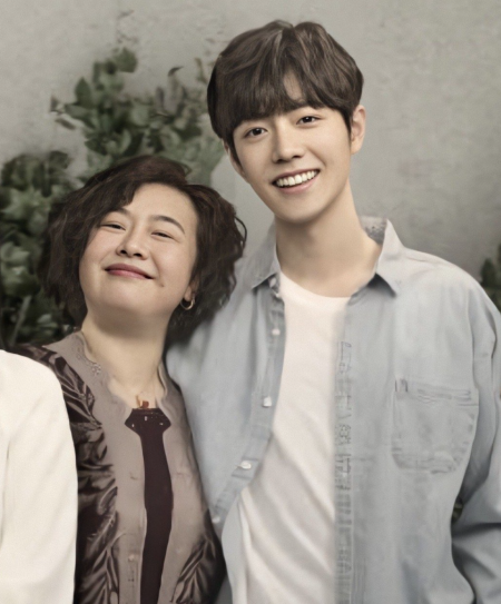 最美逆行者|《最美逆行者》渐入佳境，肖战演技获官方认可，徐娇成最大惊喜？