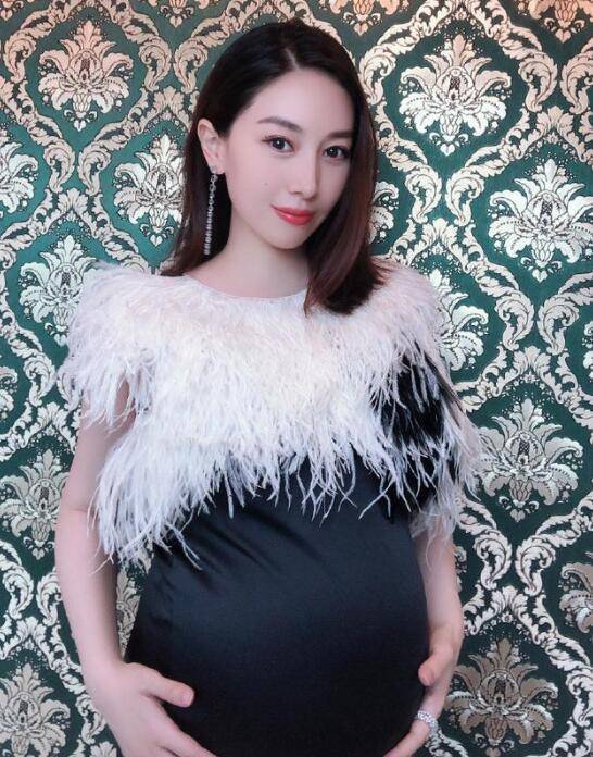 贾晓晨|又一位女星宣布怀孕！嫁给男演员生有一女，如今37岁婚姻很幸福