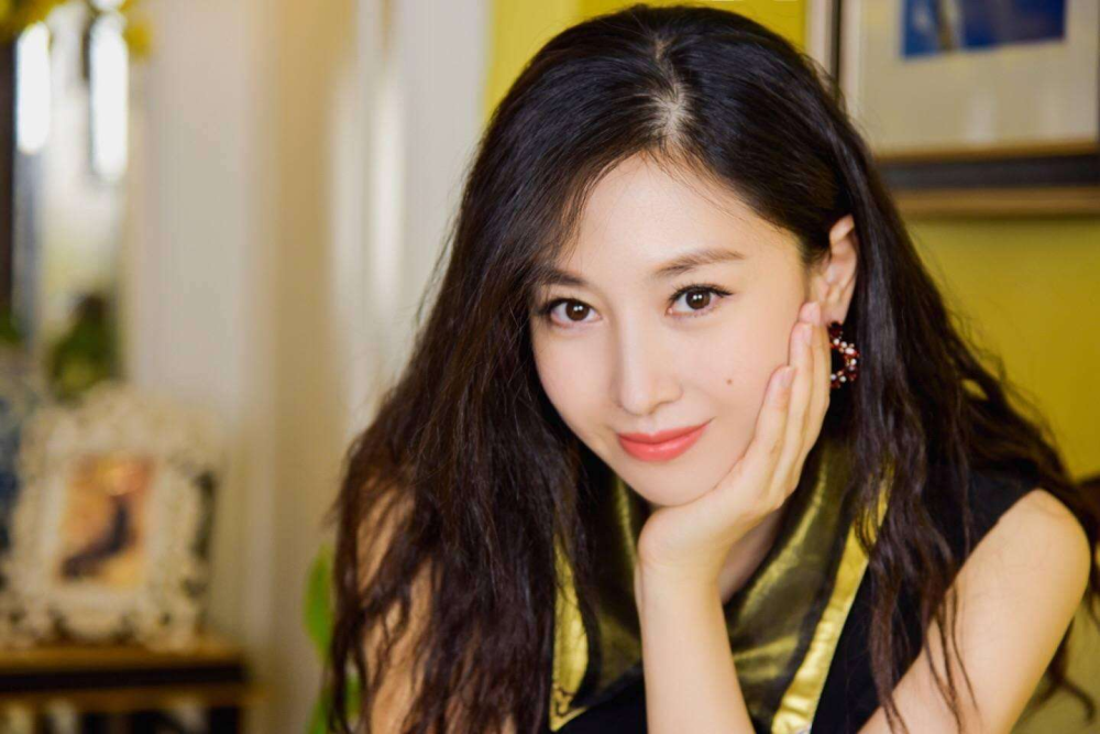 贾晓晨|又一位女星宣布怀孕！嫁给男演员生有一女，如今37岁婚姻很幸福