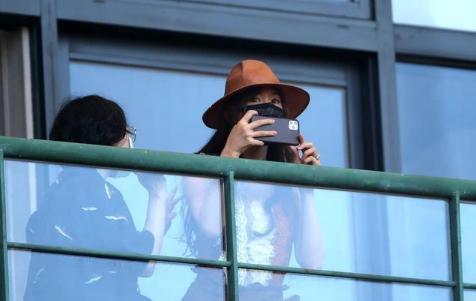 林志玲|林志玲身体状况堪忧，入院需开刀手术，面容憔悴喝水都需要人喂