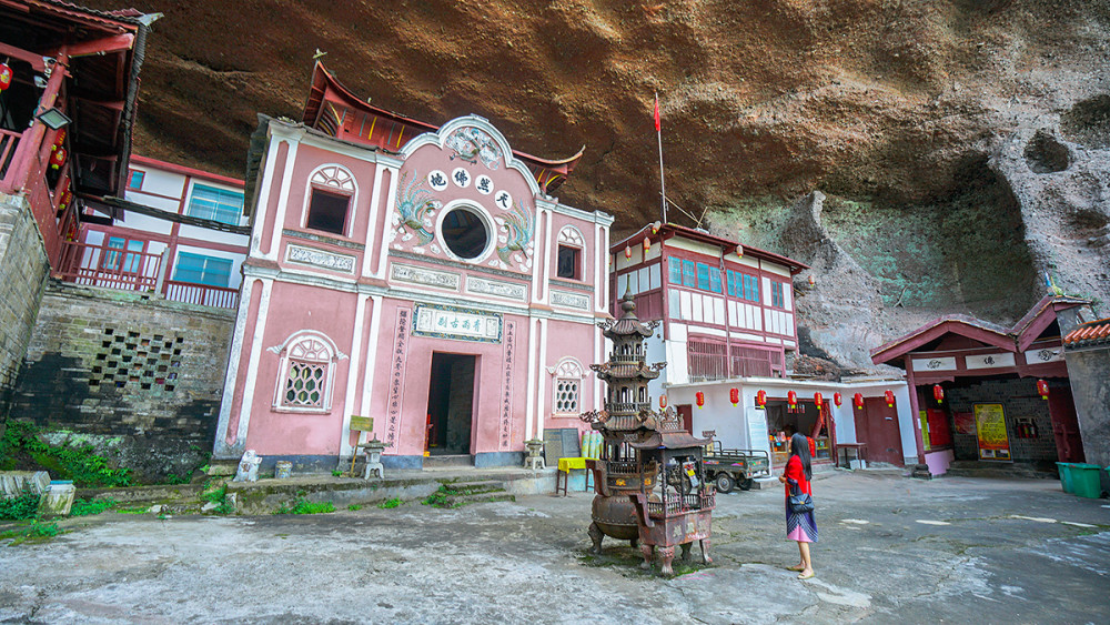 洞穴秘寺,江西丹霞瀑布岩洞中一座奇特寺庙群,抚州广昌龙凤岩_腾讯
