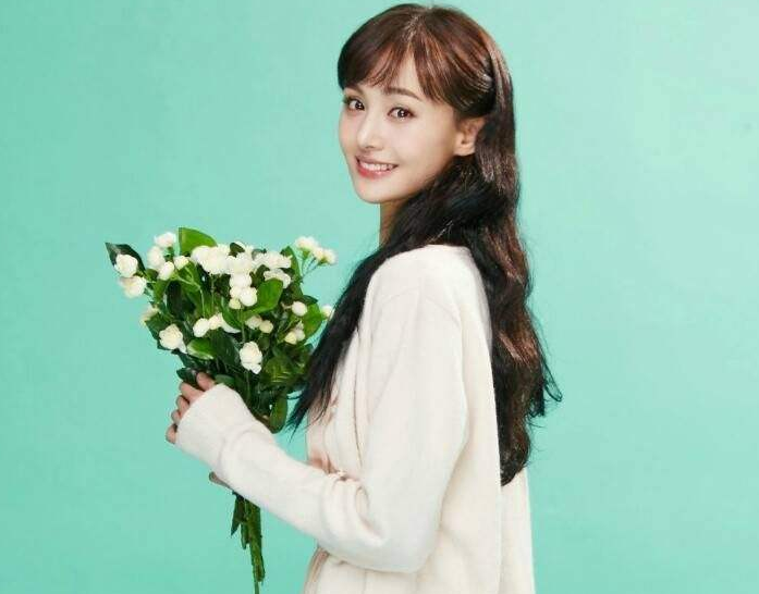 郑爽|郑爽你长点心吧，再这样人设就毁了！网友：这个坐姿很经典