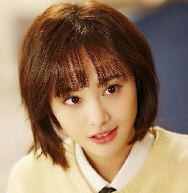 郑爽|郑爽你长点心吧，再这样人设就毁了！网友：这个坐姿很经典