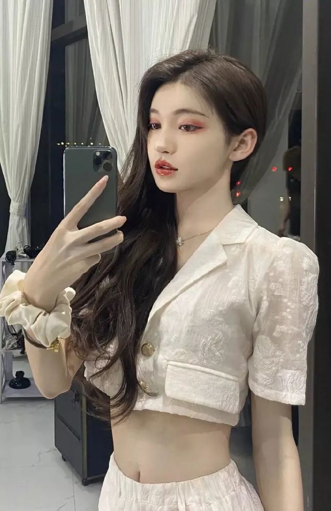 网红|女网红追星晒照，引发了一场贵圈血雨腥风？