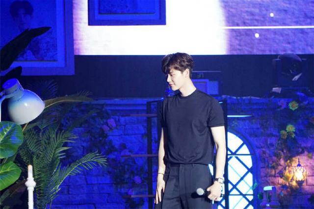 李钟硕|李钟硕成为韩国首位拥有千万直拍的演员，点击率突破1700万！