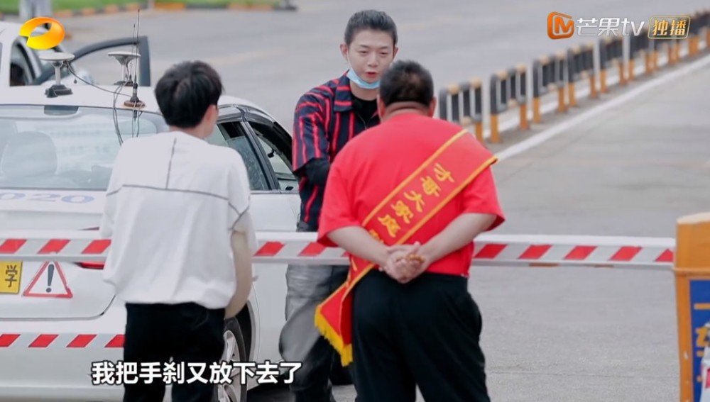 手动挡|手动挡科目二有这么难？四个明星考试 只有周深一人通过