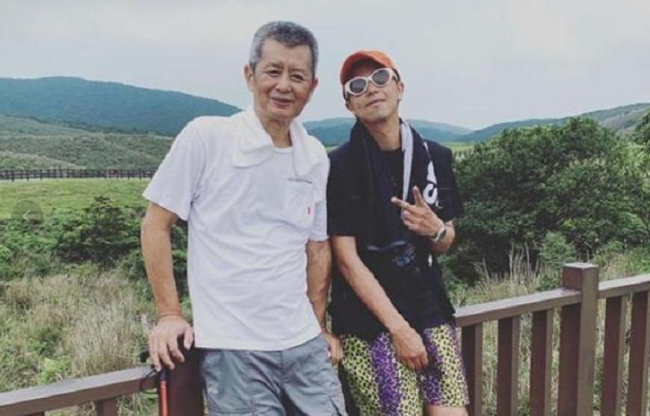 黄鸿升|连守灵堂两天！黄鸿升父亲离开连续鞠躬5次，眼部浮肿憔悴惹人心疼