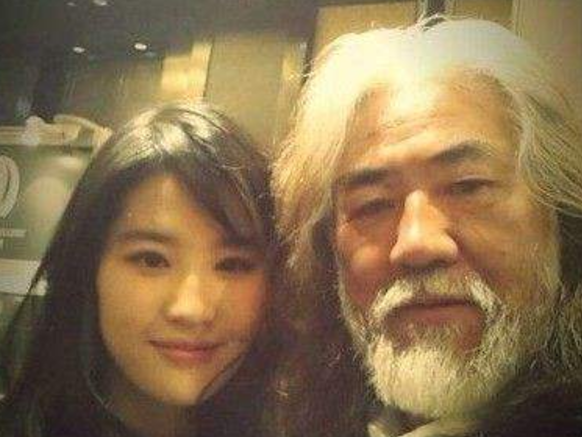 张纪中|张纪中小女儿正面照曝光，出生10天发量令人羡，长得像谁一目了然