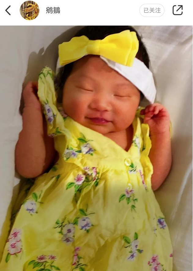 张纪中|张纪中小女儿正面照曝光，出生10天发量令人羡，长得像谁一目了然