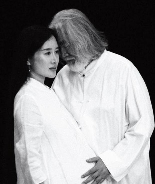 张纪中|张纪中小女儿正面照曝光，出生10天发量令人羡，长得像谁一目了然