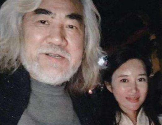 张纪中|张纪中小女儿正面照曝光，出生10天发量令人羡，长得像谁一目了然