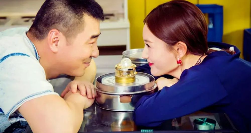 cp感|同样是“萝莉配大叔”，相差18岁的他们为何CP感十足？