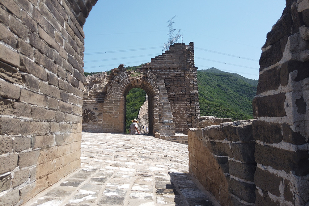 八达岭长城|长城修缮有多难 8小时背16块砖