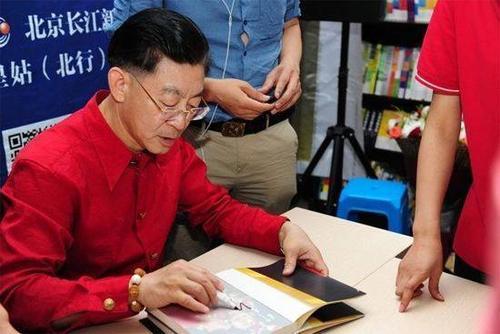 六小龄童|六小龄童“怒怼”周星驰反被吐槽，网友：除了《西游记》你还有啥