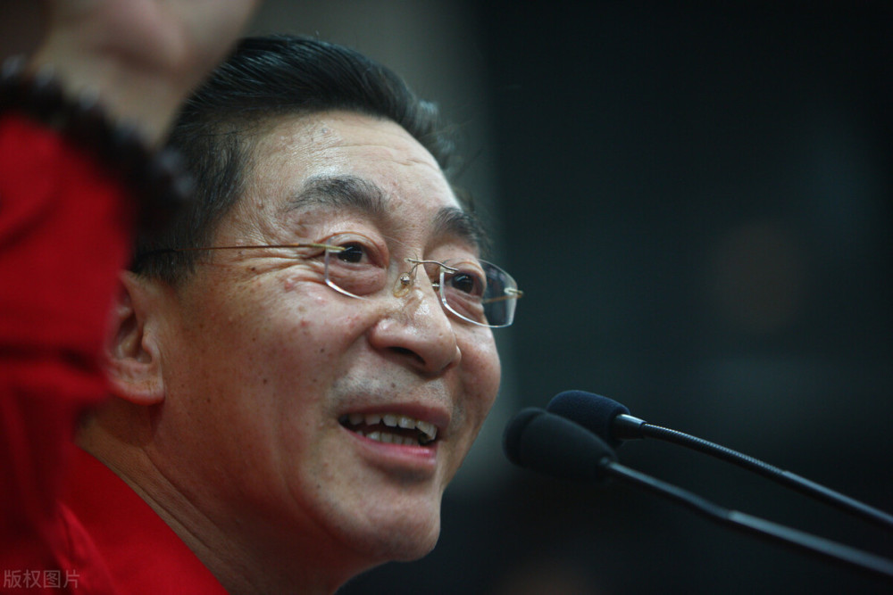 六小龄童|六小龄童“怒怼”周星驰反被吐槽，网友：除了《西游记》你还有啥