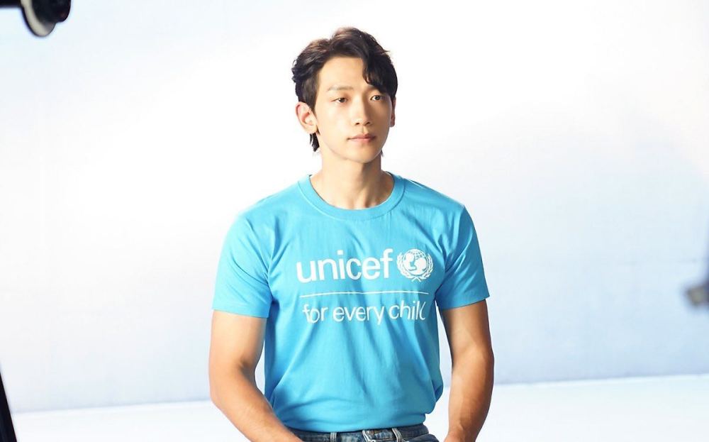 金泰希|Rain金泰希在家为二女儿办周岁宴，广邀亲友参加，现场照曝光