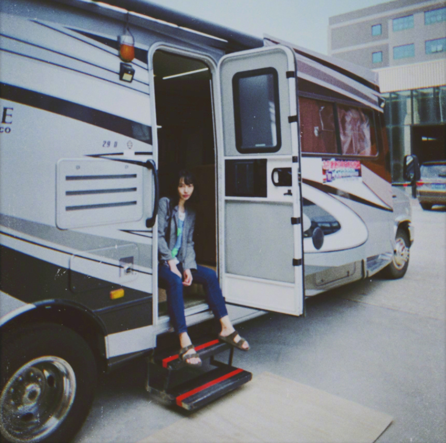 白百何|白百何现身医院衣着宽松被传怀孕，她晒全身照回应