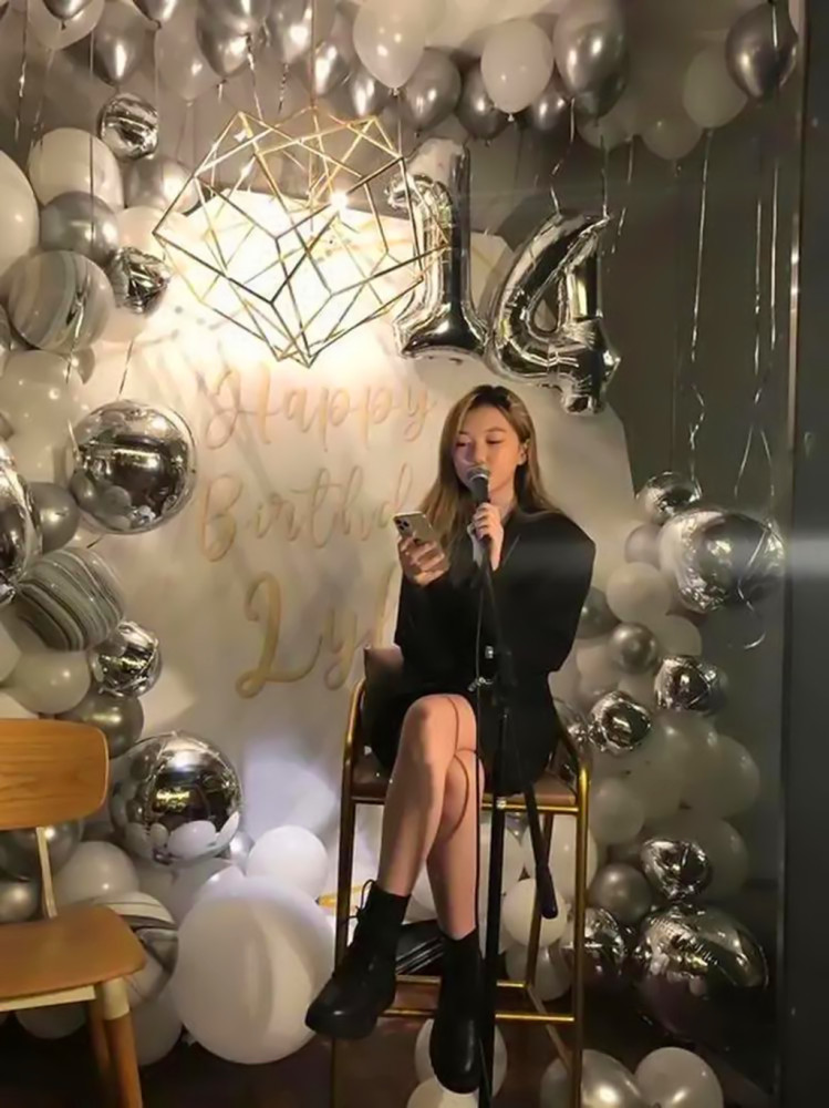 李嫣|14岁李嫣拍大片，不再故意遮挡嘴巴，终于看到王菲年轻时的影子