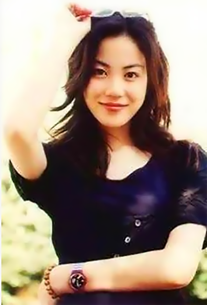 李嫣|14岁李嫣拍大片，不再故意遮挡嘴巴，终于看到王菲年轻时的影子