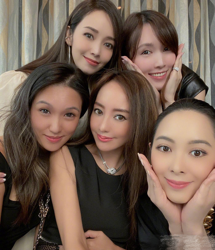 陈若仪|豪门辣妈天团比美！关颖坐C位贵气十足，陈若仪连小指都是大钻戒