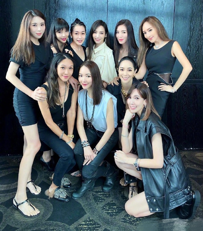 陈若仪|豪门辣妈天团比美！关颖坐C位贵气十足，陈若仪连小指都是大钻戒