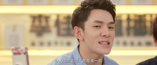 李佳琦|李佳琦首演电影，帮刘昊然彭昱畅卖咖啡，网友：本色出演