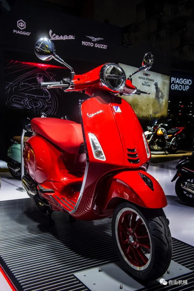 整个展台最夺目vespa150中国红版正式亮相