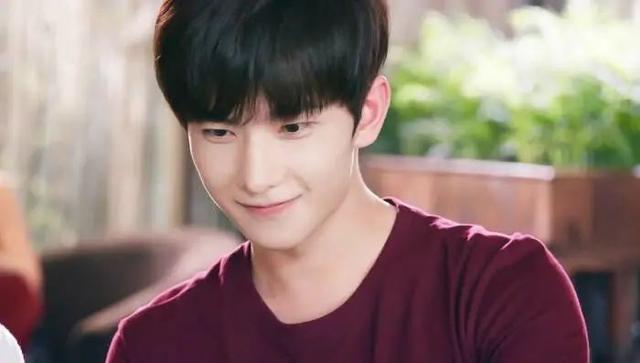 杨洋|16岁出道，25岁巅峰，人气衰退得太快，29岁的杨洋并不甘心