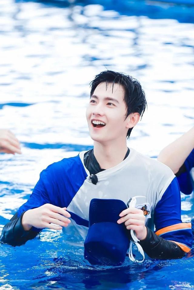 杨洋|16岁出道，25岁巅峰，人气衰退得太快，29岁的杨洋并不甘心