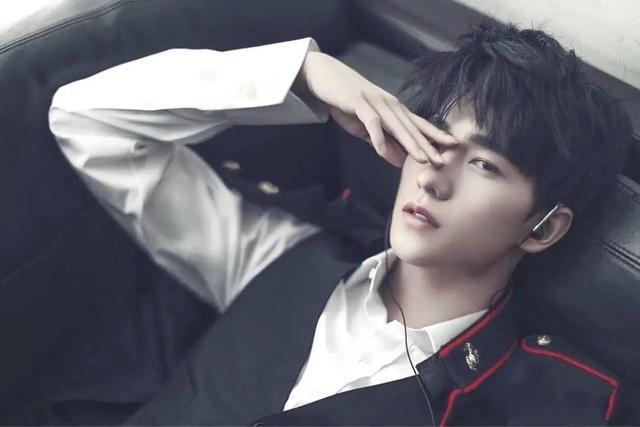 杨洋|16岁出道，25岁巅峰，人气衰退得太快，29岁的杨洋并不甘心