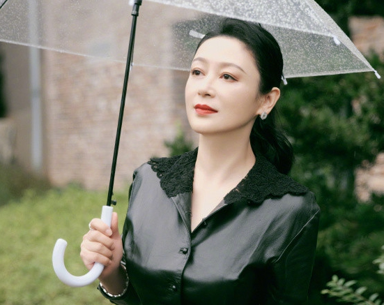 陈红|连琼瑶都称赞的脸蛋，25岁成第一女神，50岁近照却已认不出