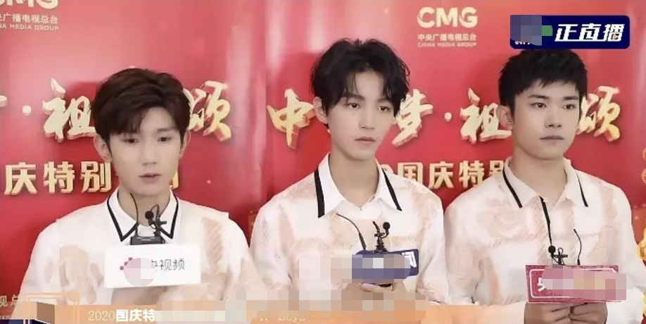 王俊凯|王俊凯生日直播调皮秀肌肉，长发神似日系美男，两兄弟准时送祝福