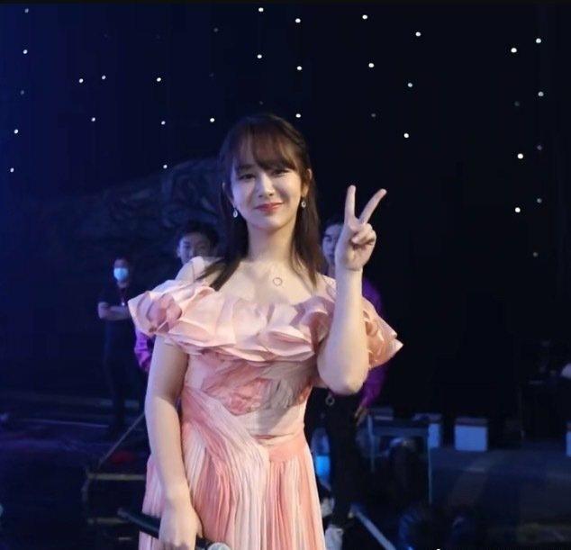 杨紫|杨紫五次登上央视舞台，今年终于选对造型，在央视镜头下颜值超高