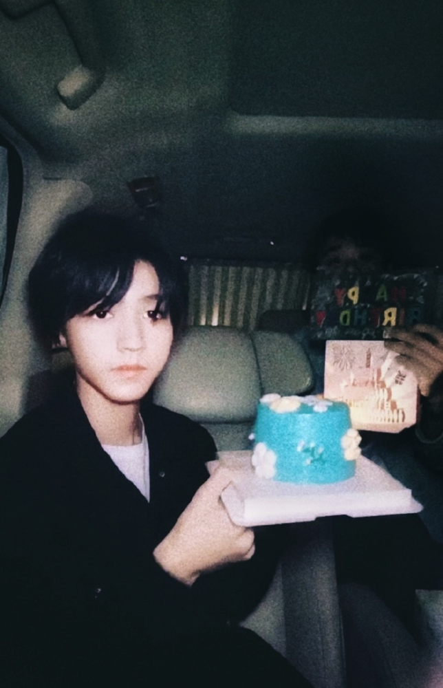 王俊凯|王俊凯生日直播被质疑发际线，飙脏话：老子真的想骂人！又拽又野