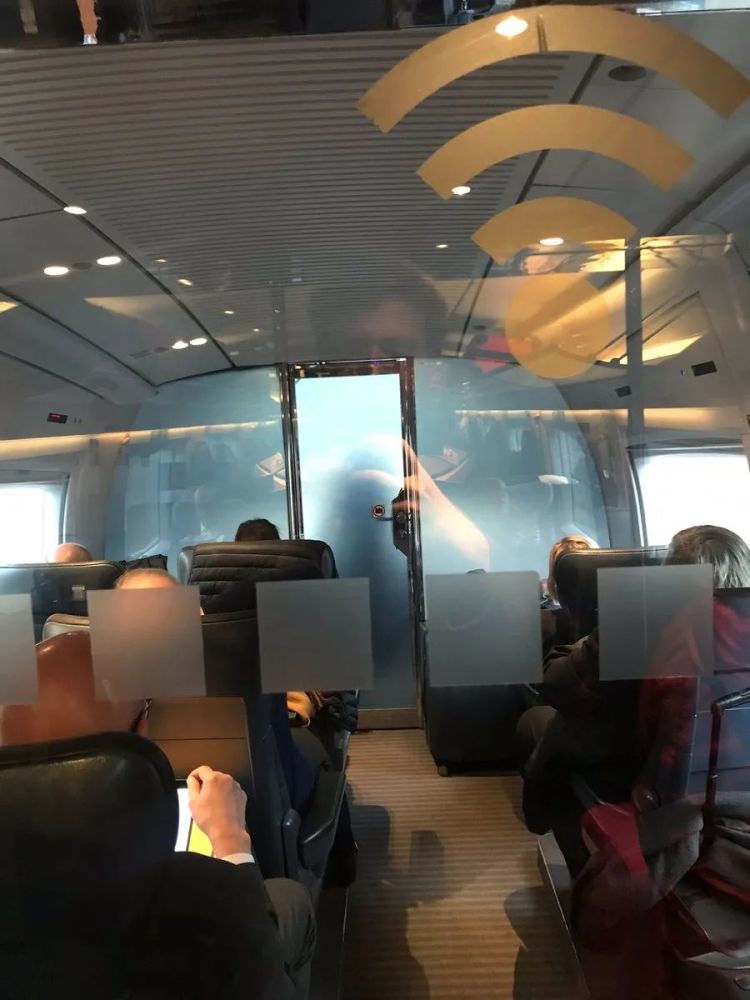 智能玻璃|这个国家公共交通的一个暖心设计，让三百万网友羡慕不已