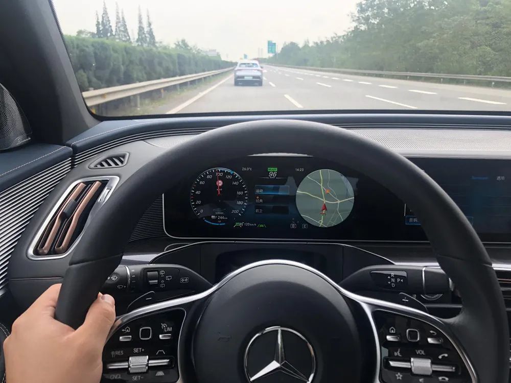 试驾了奔驰eqc驾驶质感堪比奔驰s