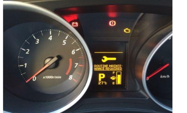 仪表盘上出现一个小扳手,是怎么回事?