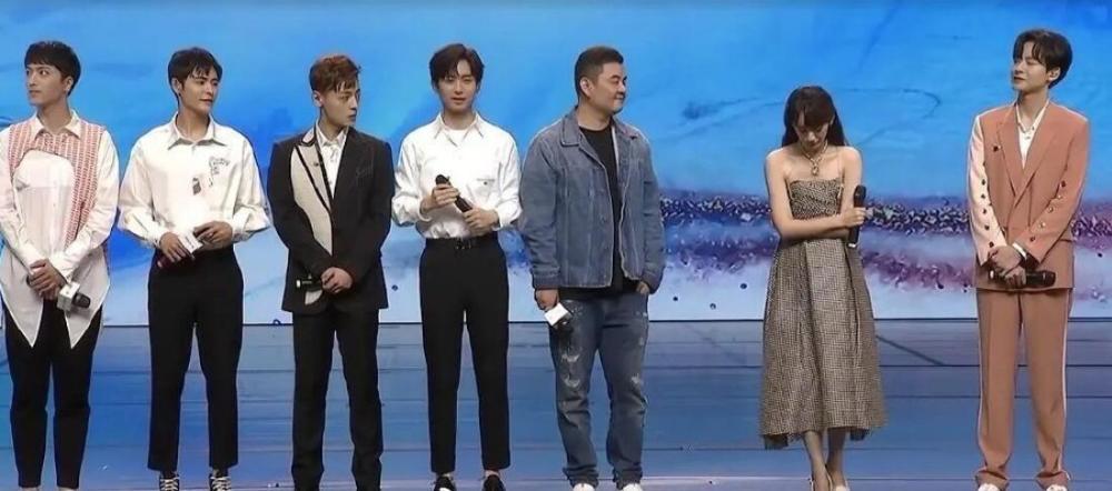 成毅|成毅袁冰妍避嫌太明显，成毅全程黑脸急着拆CP，袁冰妍体面大气获赞