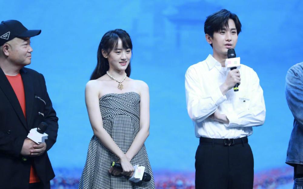 成毅|成毅袁冰妍避嫌太明显，成毅全程黑脸急着拆CP，袁冰妍体面大气获赞