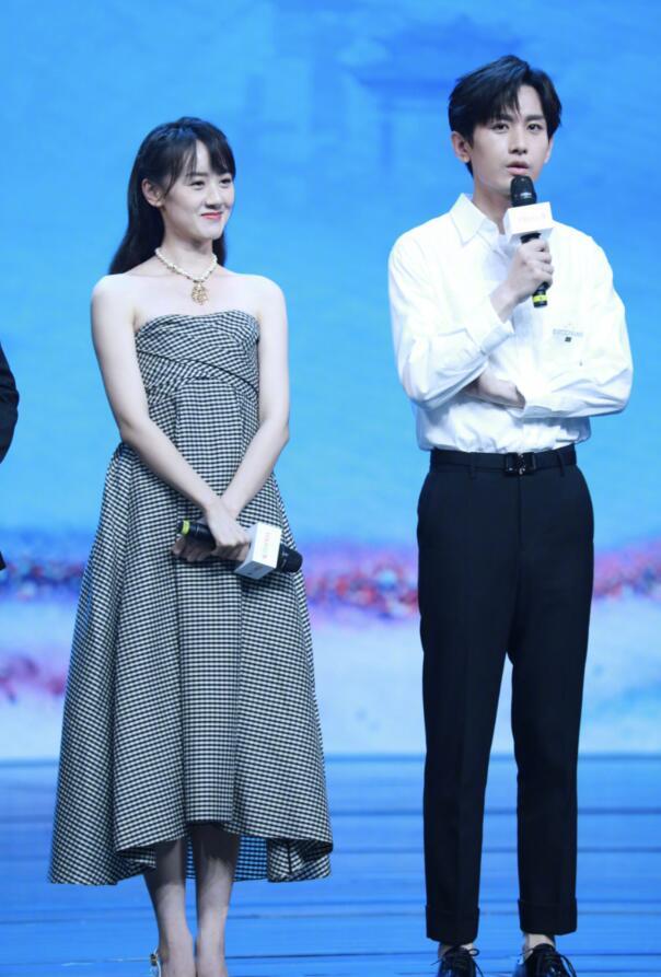 成毅|成毅袁冰妍避嫌太明显，成毅全程黑脸急着拆CP，袁冰妍体面大气获赞