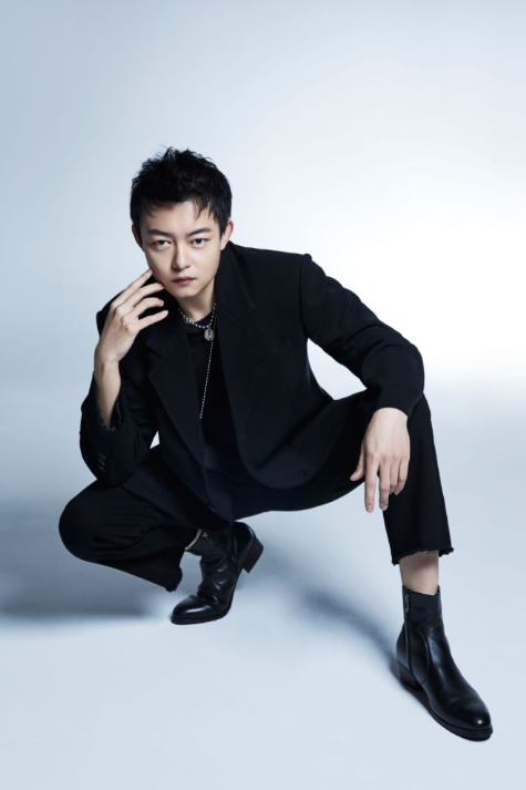 青年演员万国鹏新戏杀青 硬核演技塑角色反差