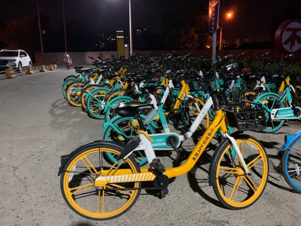 共享单车|女子电脑落在共享单车车筐里差点急哭！运营人员等她到半夜