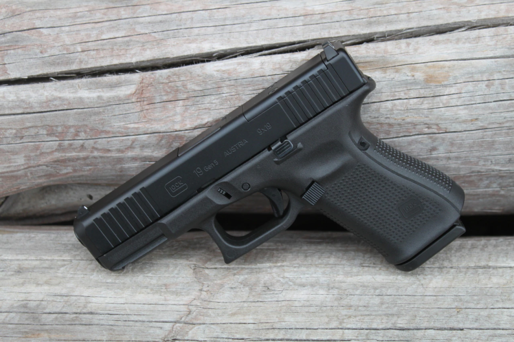 英国外相保镖把上膛手枪遗忘飞机上 此前英国警察也发生过类似事件