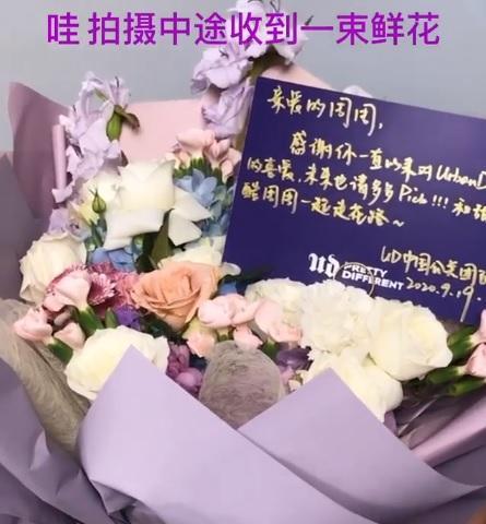 周扬青|周扬青再次晒豪华礼物：团队派专机送奢侈品，紫色宝石盘令人羡慕