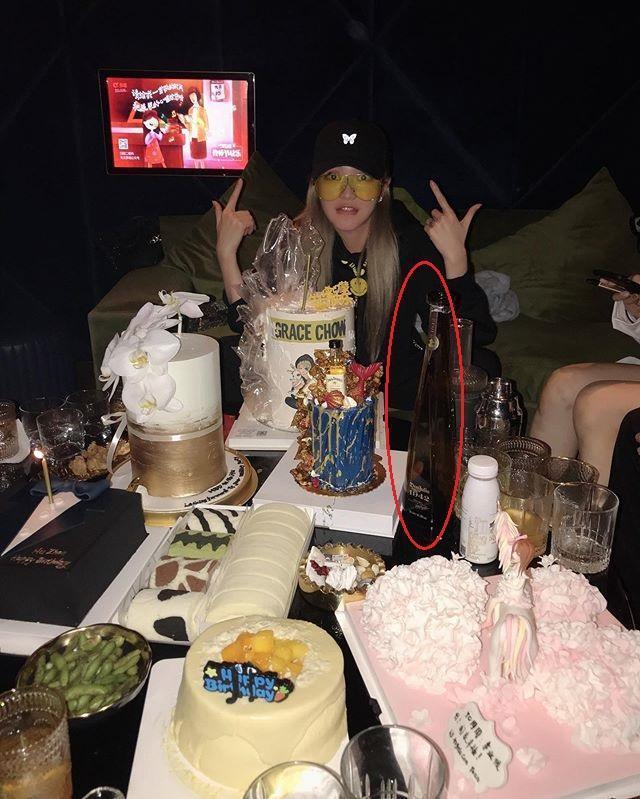 周扬青|周扬青再次晒豪华礼物：团队派专机送奢侈品，紫色宝石盘令人羡慕