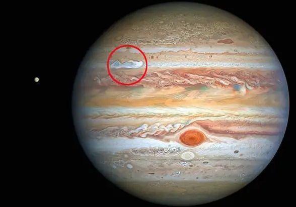木星|哈勃拍到木星出现“大白斑”，正在持续变大中，未来或超大红斑